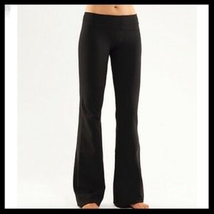 Lululemon Black Tall Groove pant Size 6 Tall